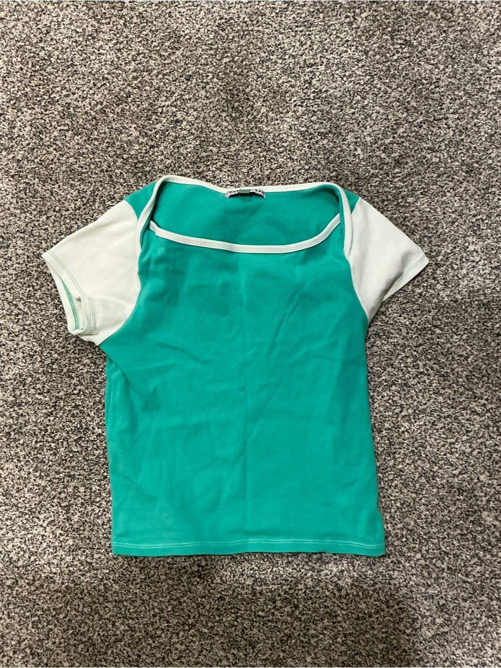 Women’s Contrast Sleeve Crop Top in Green and White